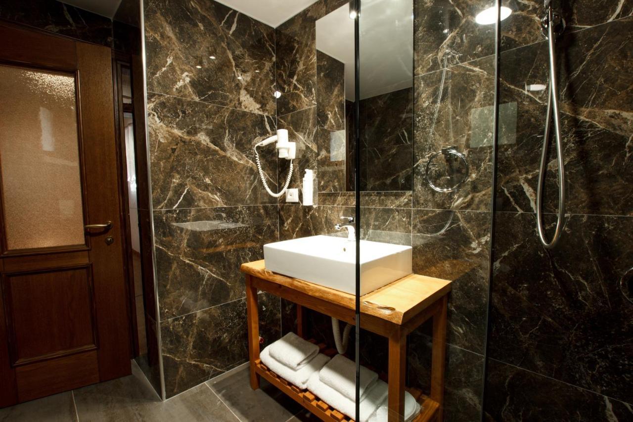Rose Garden Hotel Gjirokastër Eksteriør bilde