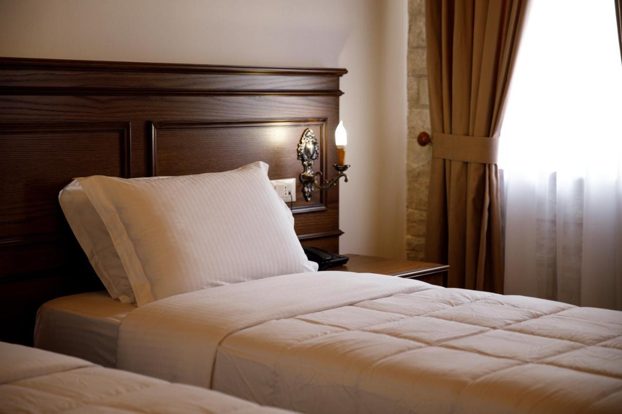 Rose Garden Hotel Gjirokastër Eksteriør bilde