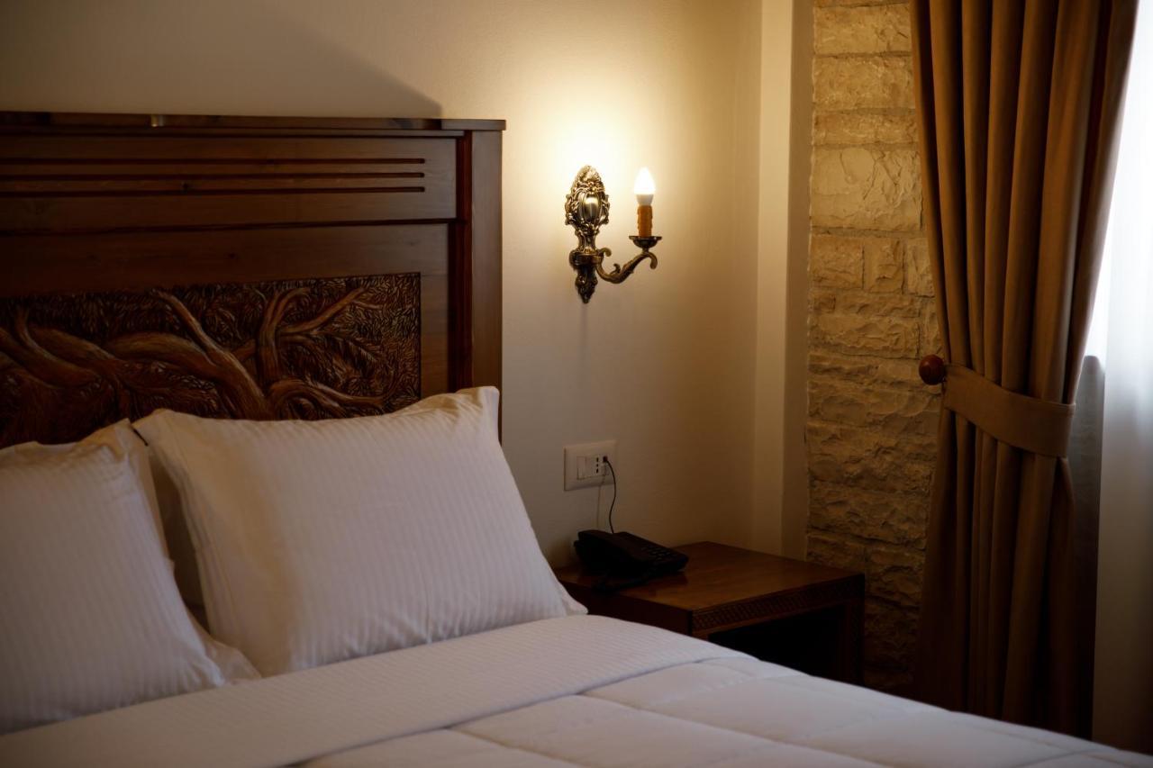 Rose Garden Hotel Gjirokastër Eksteriør bilde