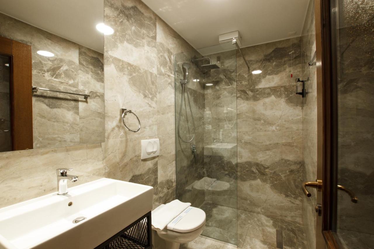 Rose Garden Hotel Gjirokastër Eksteriør bilde
