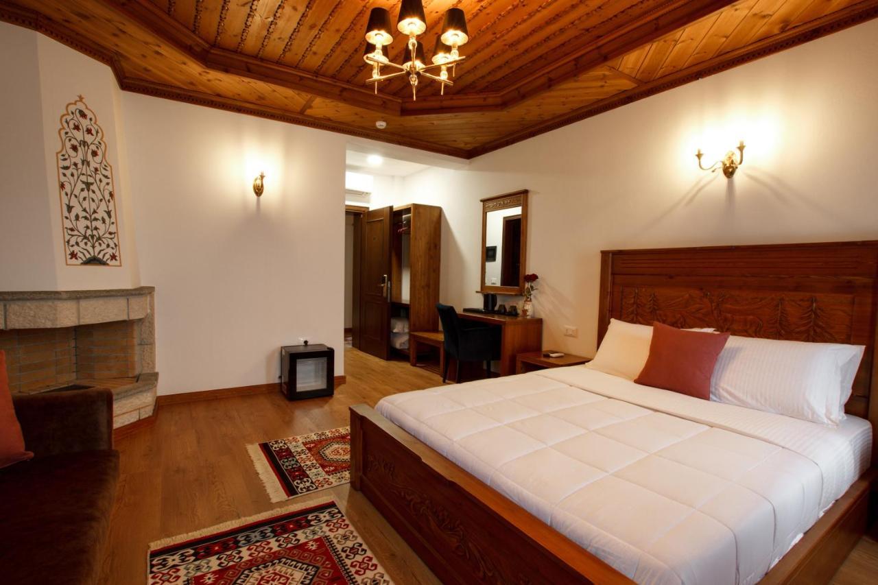 Rose Garden Hotel Gjirokastër Eksteriør bilde