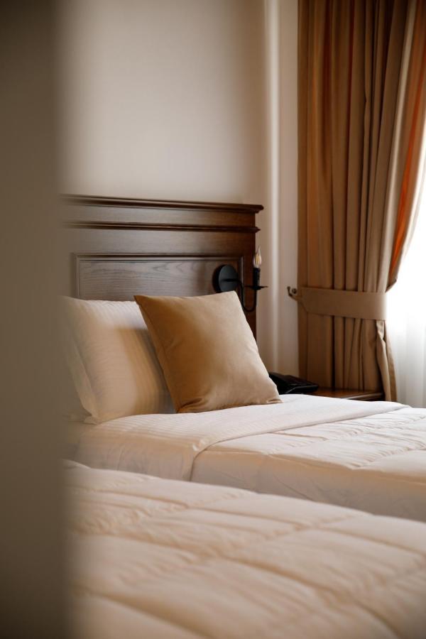 Rose Garden Hotel Gjirokastër Eksteriør bilde