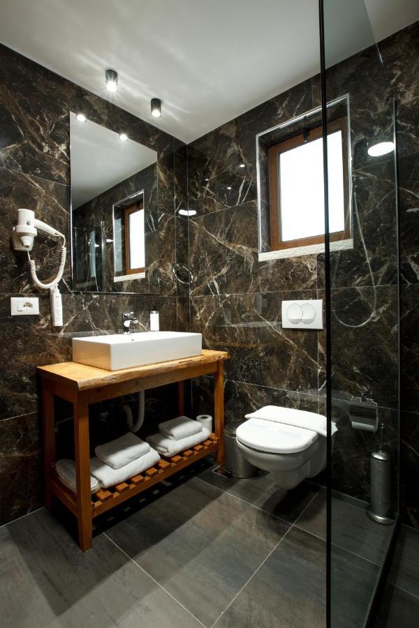 Rose Garden Hotel Gjirokastër Eksteriør bilde