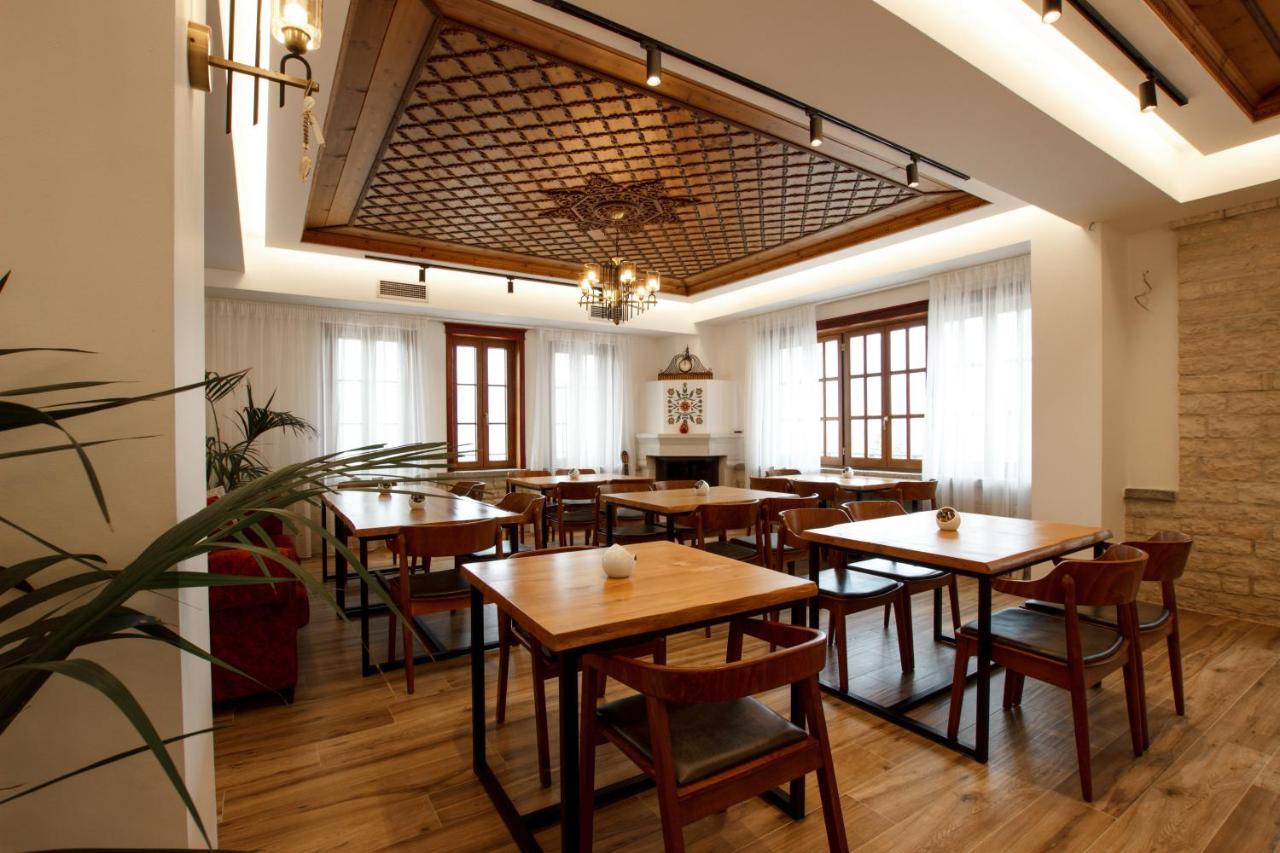 Rose Garden Hotel Gjirokastër Eksteriør bilde