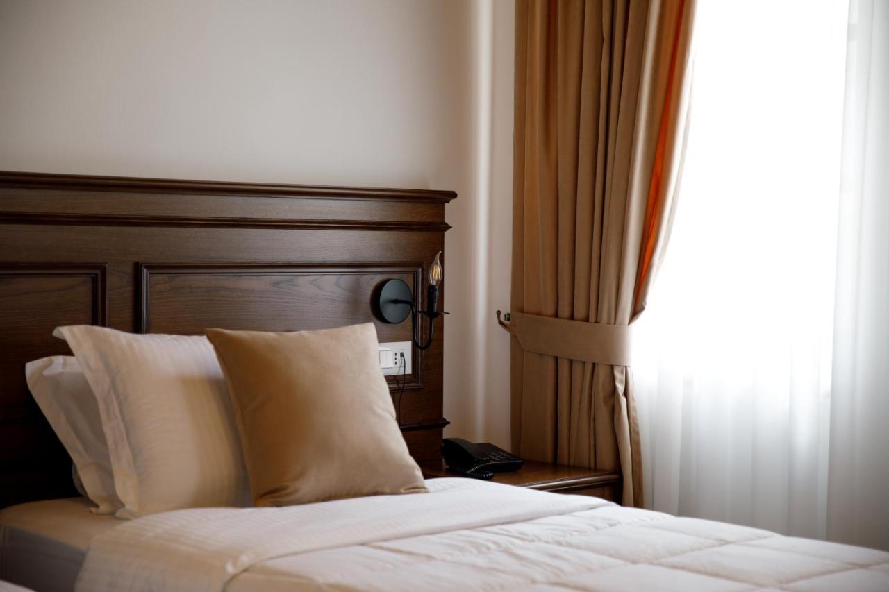 Rose Garden Hotel Gjirokastër Eksteriør bilde
