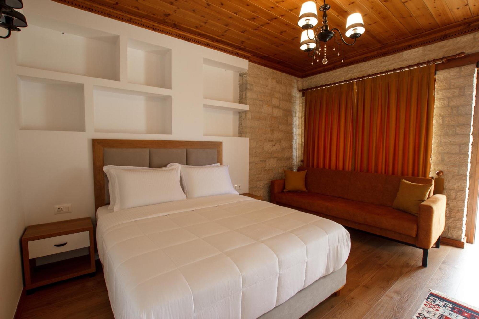 Rose Garden Hotel Gjirokastër Eksteriør bilde
