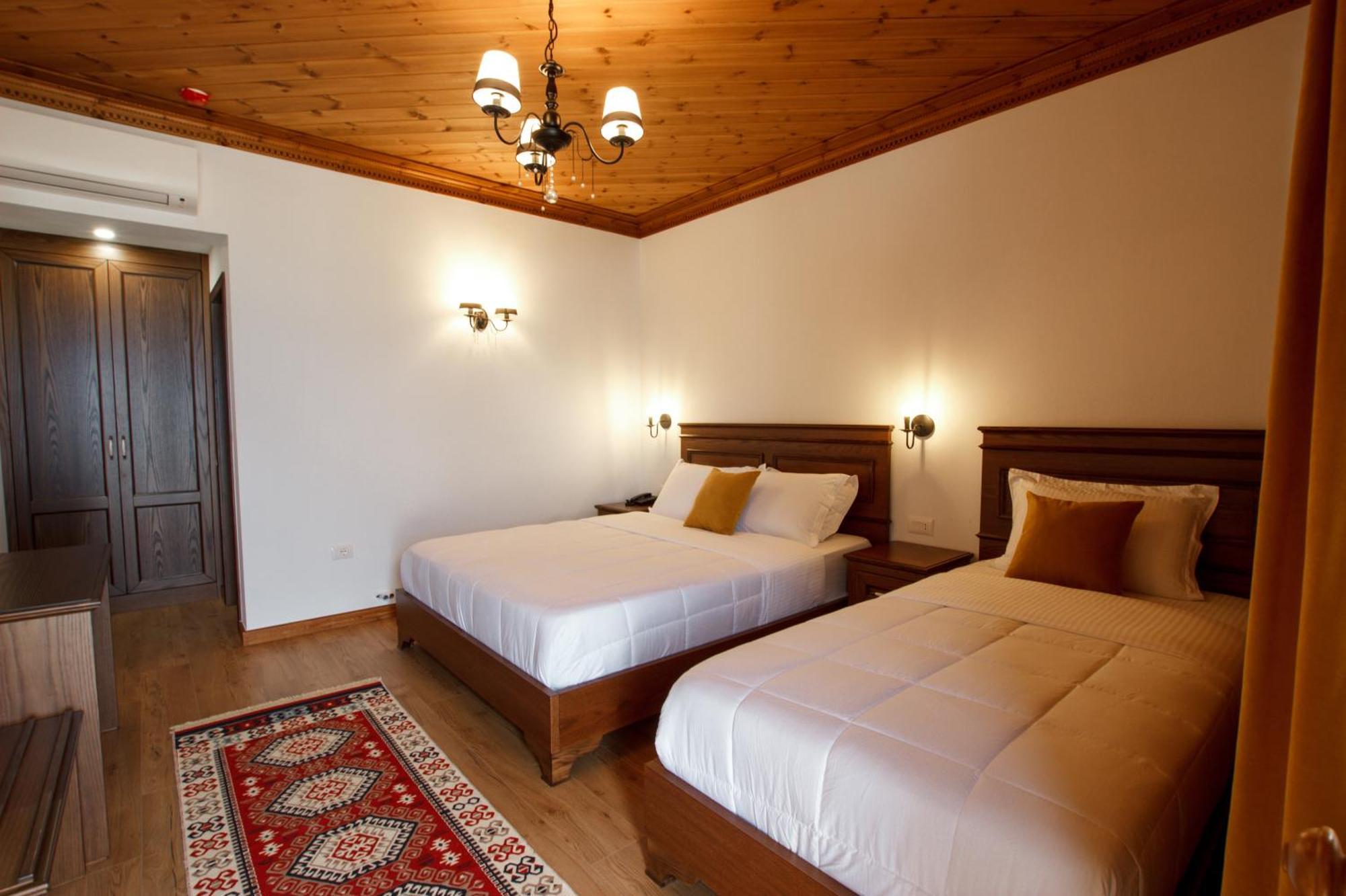 Rose Garden Hotel Gjirokastër Eksteriør bilde