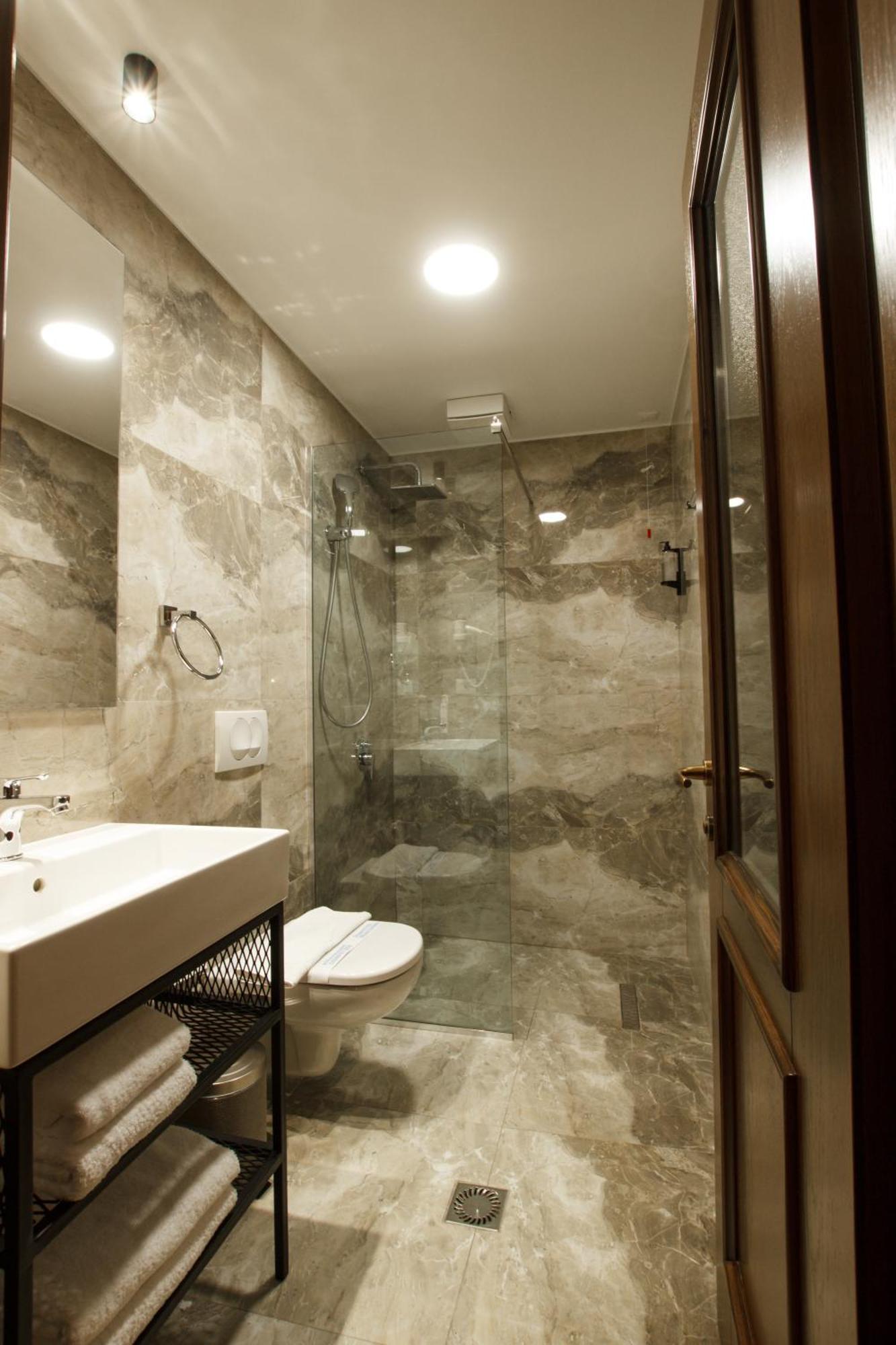 Rose Garden Hotel Gjirokastër Eksteriør bilde