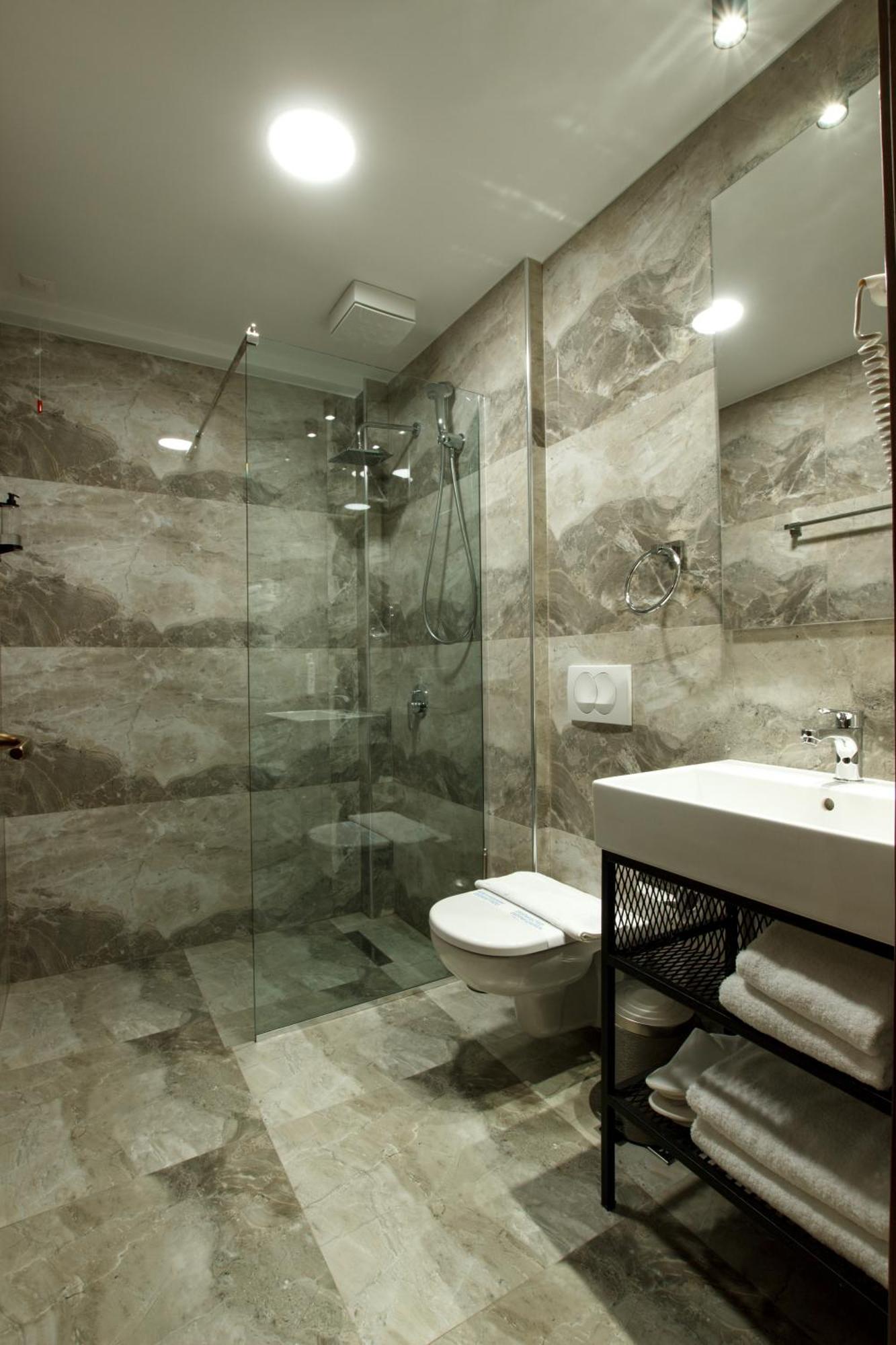 Rose Garden Hotel Gjirokastër Eksteriør bilde